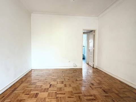 Apartamento T1 em Moscavide - 2º Andar - VARANDA