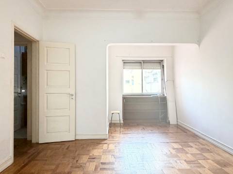 Apartamento T1 em Moscavide - 2º Andar - VARANDA