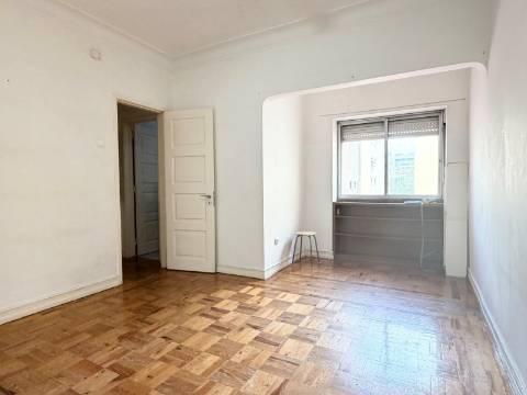 Apartamento T1 em Moscavide - 2º Andar - VARANDA