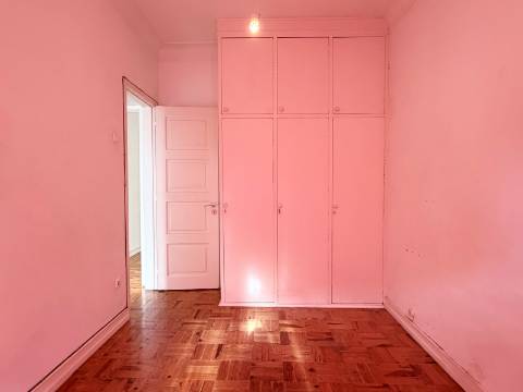 Apartamento T1 em Moscavide - 2º Andar - VARANDA