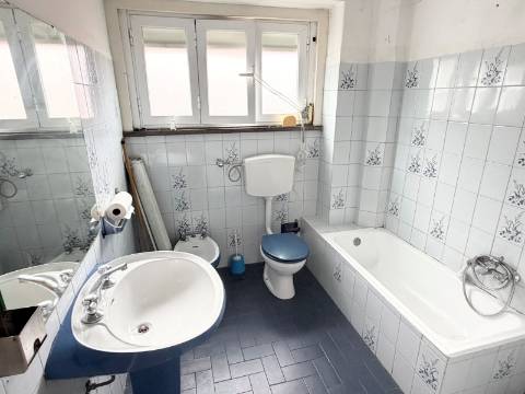 Apartamento T1 em Moscavide - 2º Andar - VARANDA