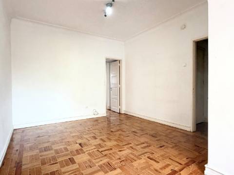 Apartamento T1 em Moscavide - 2º Andar - VARANDA
