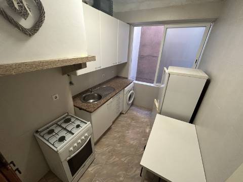 T1 em Moscavide p/venda - Central - Rch Alto