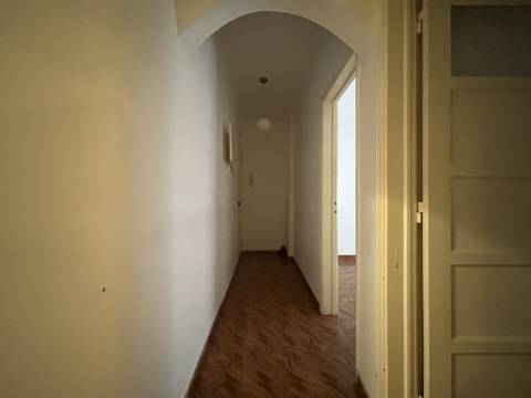 T1 em Moscavide p/venda - Central - Rch Alto