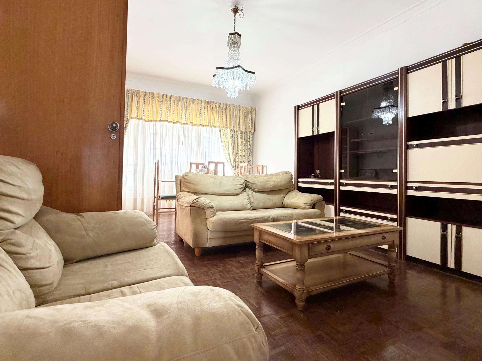 Apartamento T3 Lisboa em Arroios - 2º Andar - Equipado e Mobilado