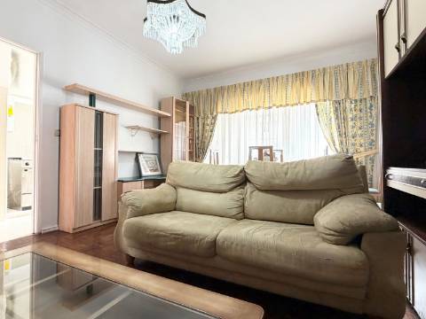 Apartamento T3 Lisboa em Arroios - 2º Andar - Equipado e Mobilado