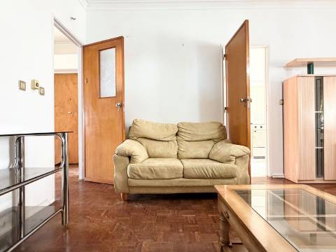 Apartamento T3 Lisboa em Arroios - 2º Andar - Equipado e Mobilado