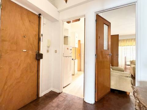 Apartamento T3 Lisboa em Arroios - 2º Andar - Equipado e Mobilado