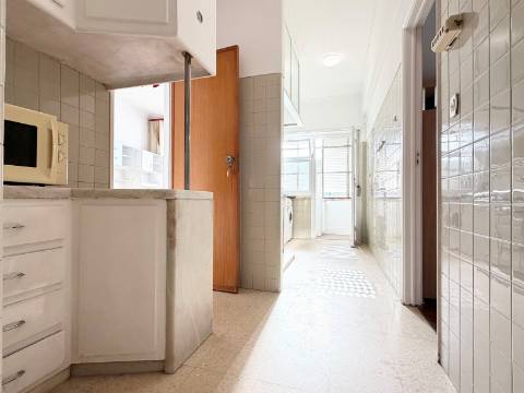 Apartamento T3 Lisboa em Arroios - 2º Andar - Equipado e Mobilado