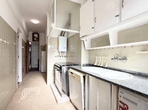 Apartamento T3 Lisboa em Arroios - 2º Andar - Equipado e Mobilado