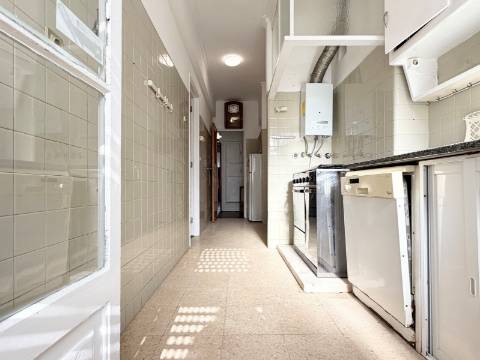 Apartamento T3 Lisboa em Arroios - 2º Andar - Equipado e Mobilado