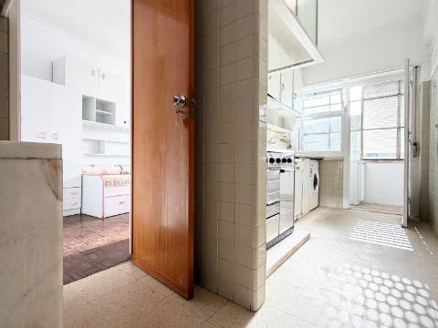 Apartamento T3 Lisboa em Arroios - 2º Andar - Equipado e Mobilado