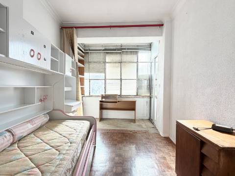 Apartamento T3 Lisboa em Arroios - 2º Andar - Equipado e Mobilado