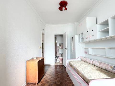 Apartamento T3 Lisboa em Arroios - 2º Andar - Equipado e Mobilado
