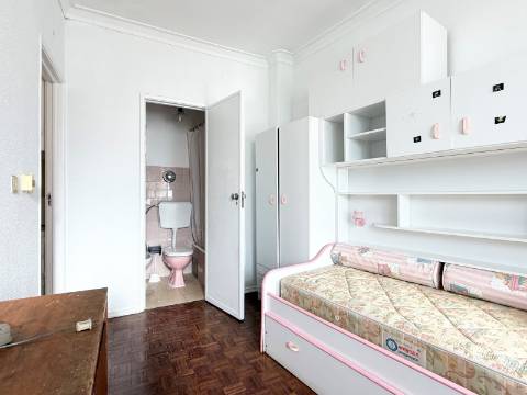 Apartamento T3 Lisboa em Arroios - 2º Andar - Equipado e Mobilado