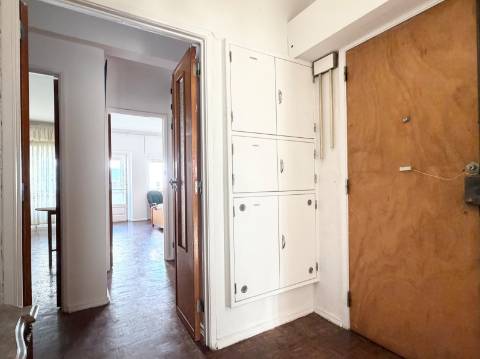 Apartamento T3 Lisboa em Arroios - 2º Andar - Equipado e Mobilado