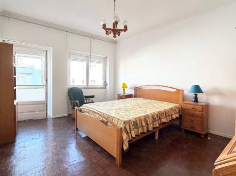 Apartamento T3 Lisboa em Arroios - 2º Andar - Equipado e Mobilado