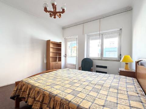 Apartamento T3 Lisboa em Arroios - 2º Andar - Equipado e Mobilado