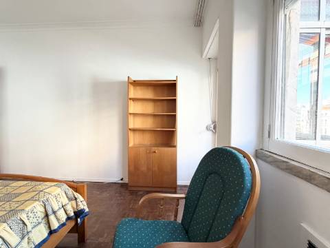 Apartamento T3 Lisboa em Arroios - 2º Andar - Equipado e Mobilado