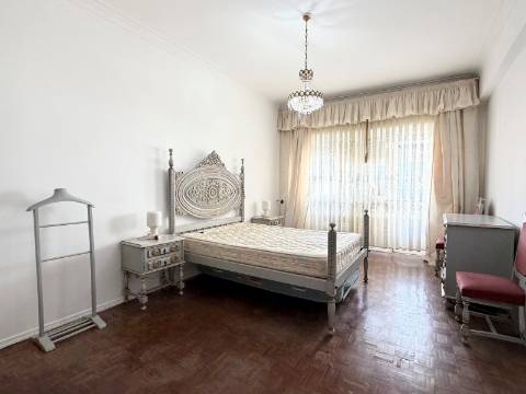 Apartamento T3 Lisboa em Arroios - 2º Andar - Equipado e Mobilado