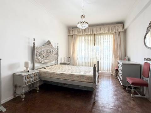 Apartamento T3 Lisboa em Arroios - 2º Andar - Equipado e Mobilado