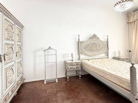 Apartamento T3 Lisboa em Arroios - 2º Andar - Equipado e Mobilado