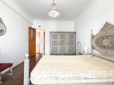 Apartamento T3 Lisboa em Arroios - 2º Andar - Equipado e Mobilado