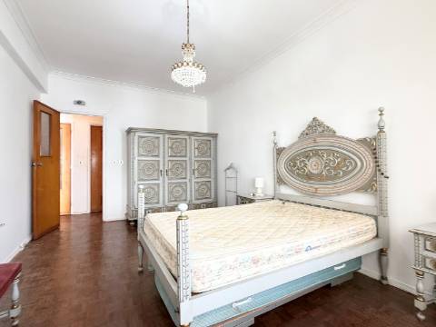 Apartamento T3 Lisboa em Arroios - 2º Andar - Equipado e Mobilado