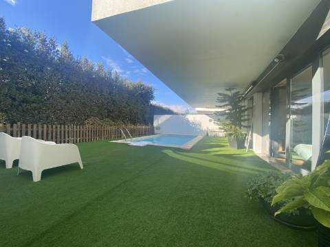 Loures - V4+1 Moradia c/ Piscina Privada - Varanda - Box + 2 parqueamentos