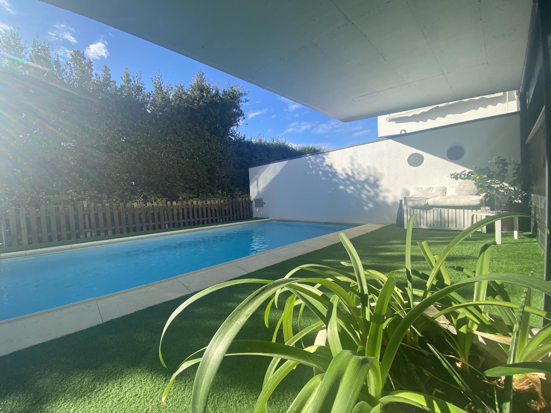 Loures - V4+1 Moradia c/ Piscina Privada - Varanda - Box + 2 parqueamentos