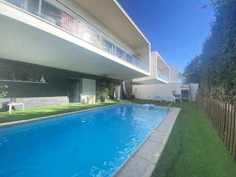 Loures - V4+1 Moradia c/ Piscina Privada - Varanda - Box + 2 parqueamentos