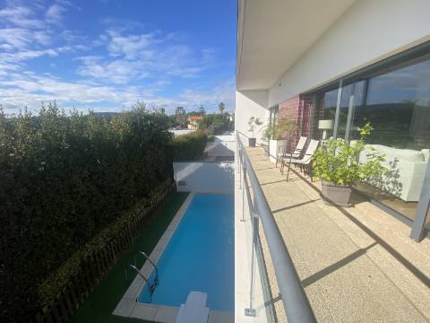 Loures - V4+1 Moradia c/ Piscina Privada - Varanda - Box + 2 parqueamentos