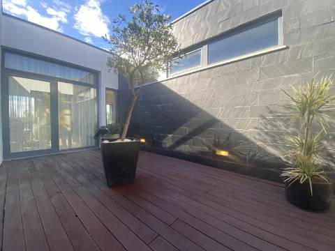 Loures - V4+1 Moradia c/ Piscina Privada - Varanda - Box + 2 parqueamentos