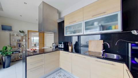 Loures - V4+1 Moradia c/ Piscina Privada - Varanda - Box + 2 parqueamentos