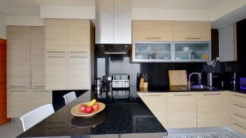 Loures - V4+1 Moradia c/ Piscina Privada - Varanda - Box + 2 parqueamentos