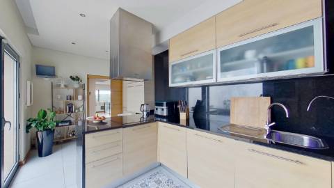 Loures - V4+1 Moradia c/ Piscina Privada - Varanda - Box + 2 parqueamentos