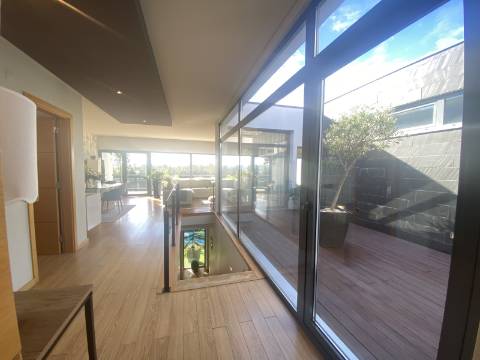 Loures - V4+1 Moradia c/ Piscina Privada - Varanda - Box + 2 parqueamentos