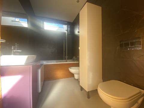 Loures - V4+1 Moradia c/ Piscina Privada - Varanda - Box + 2 parqueamentos