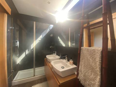 Loures - V4+1 Moradia c/ Piscina Privada - Varanda - Box + 2 parqueamentos