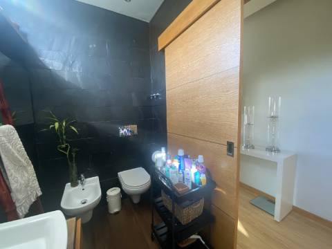 Loures - V4+1 Moradia c/ Piscina Privada - Varanda - Box + 2 parqueamentos