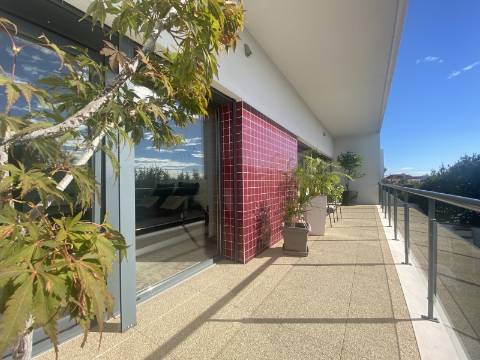 Loures - V4+1 Moradia c/ Piscina Privada - Varanda - Box + 2 parqueamentos