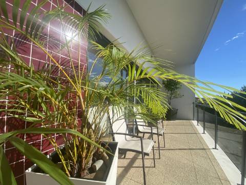 Loures - V4+1 Moradia c/ Piscina Privada - Varanda - Box + 2 parqueamentos