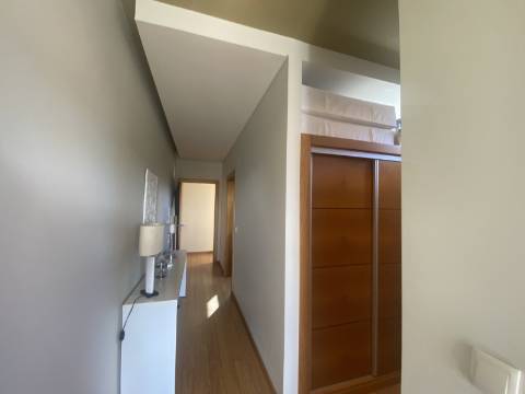 Loures - V4+1 Moradia c/ Piscina Privada - Varanda - Box + 2 parqueamentos