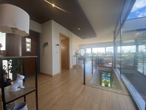 Loures - V4+1 Moradia c/ Piscina Privada - Varanda - Box + 2 parqueamentos