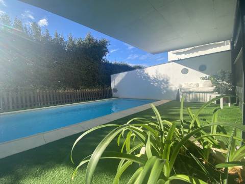 Loures - V4+1 Moradia c/ Piscina Privada - Varanda - Box + 2 parqueamentos