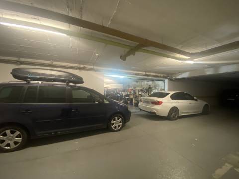 Loures - V4+1 Moradia c/ Piscina Privada - Varanda - Box + 2 parqueamentos