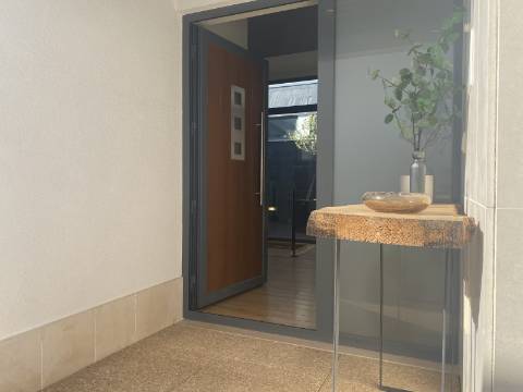 Loures - V4+1 Moradia c/ Piscina Privada - Varanda - Box + 2 parqueamentos