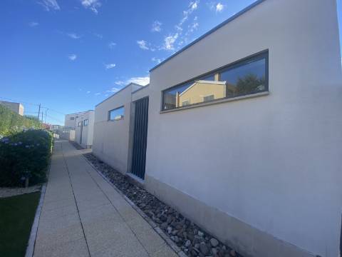 Loures - V4+1 Moradia c/ Piscina Privada - Varanda - Box + 2 parqueamentos