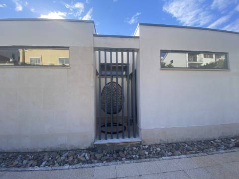 Loures - V4+1 Moradia c/ Piscina Privada - Varanda - Box + 2 parqueamentos