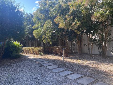 Loures - V4+1 Moradia c/ Piscina Privada - Varanda - Box + 2 parqueamentos